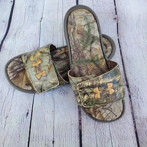 UNDER ARMOUR Sandals in Kids 7Y